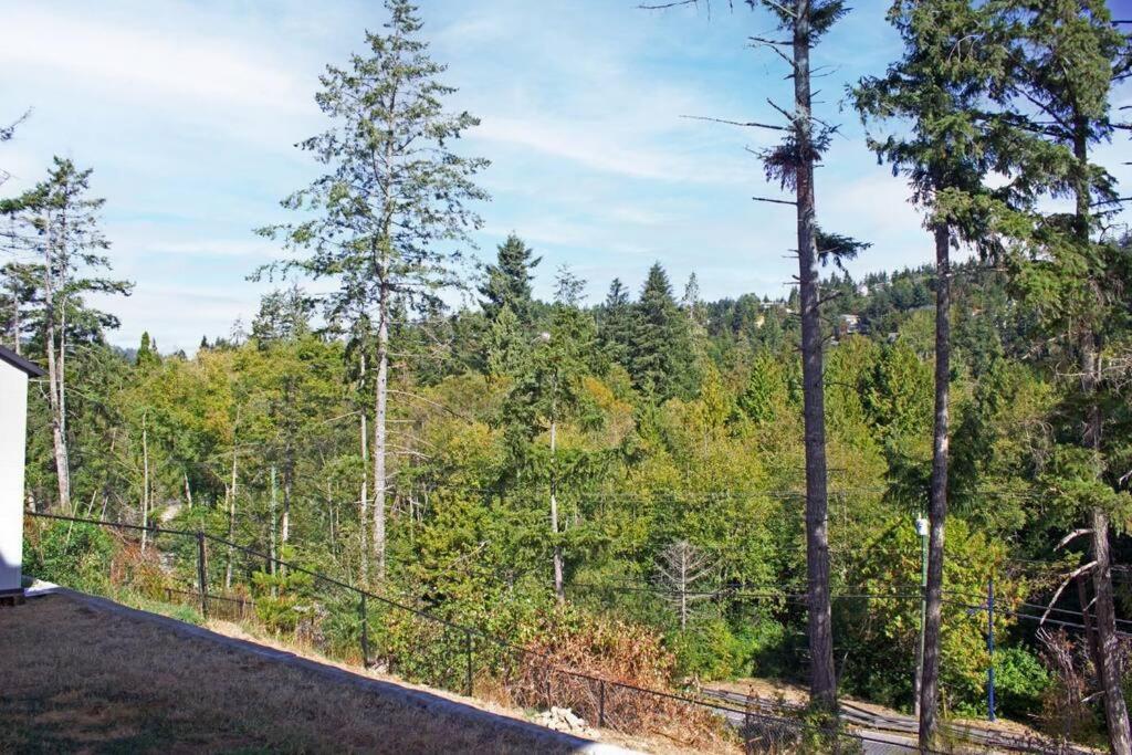 Next To Olympic View Golf Course 2 Bedroom Private Victoria