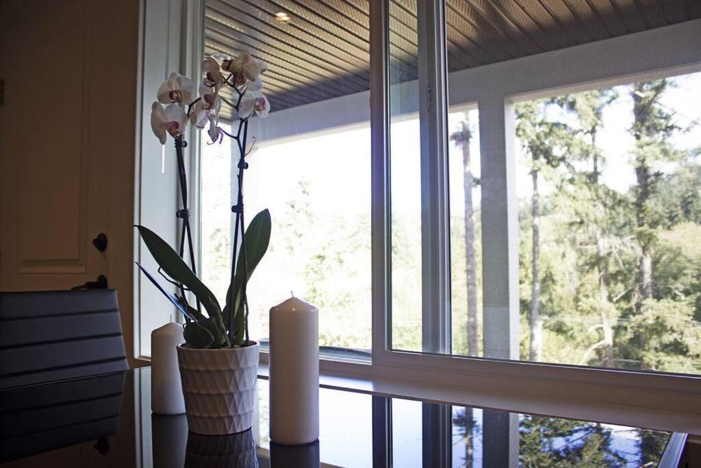 Next To Olympic View Golf Course 2 Bedroom Private Apartment